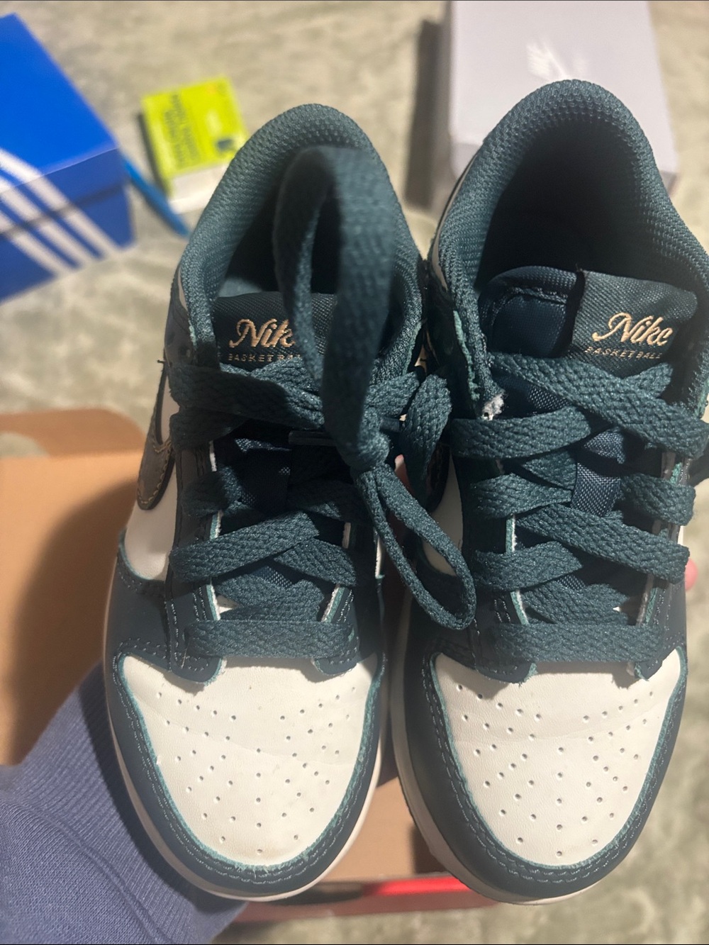 Nike Kids Low-Top Sneakers in Teal and White with Gold Script
